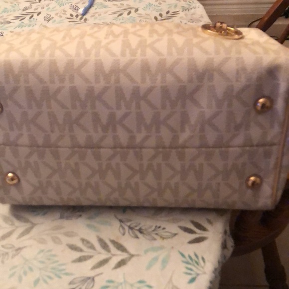 Michael Kors Large Grayson bag with dust bag. - Picture 7 of 12